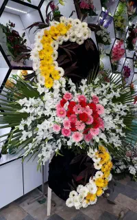 اجاره کرایه تاج گل مصنوعی وطبیعی تسلیت 500تومان