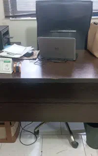 میز مدیریت و صندلی