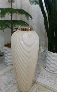 گلدان ایستاده کرم طلایی