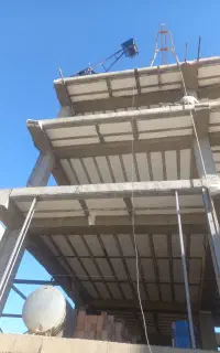بتن ریزی فنداسیون سقف و ستون کف استخر