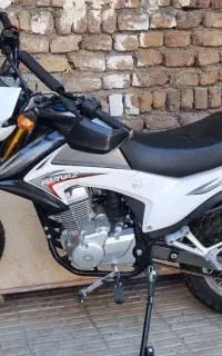 موتور تریل 200 پرواز
