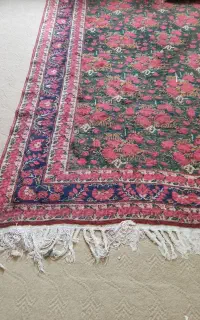 فرش دستباف گل سرخ