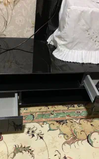 میز تلویزیون شیشه ای مشکی