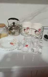آبمیوه گیری و بشقاب