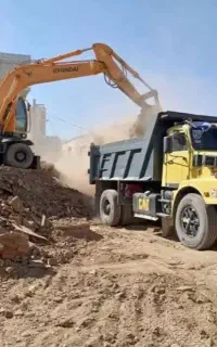خاکبرداری و تخریب با ماشین آلات(بیل،لودر،کمپرسی)