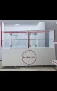ویترین چوبی با میز تاشو