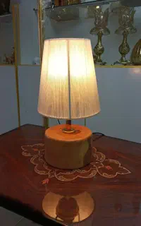 اباژور چوبی و چراغ خواب