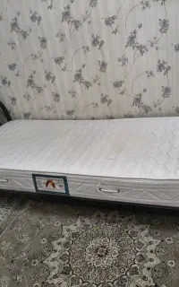 تخت یکنفره فلزی فرفوژه با تشک خوشخواب