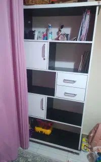 کتابخانه ایستاده