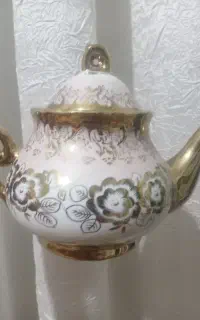 قوری طلایی