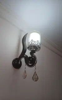 دو عدد لوستر یکی ۵شاخه یکی هم دیواری