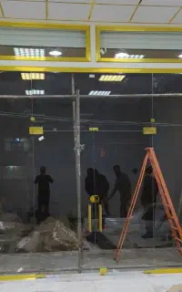 تعمیرات ریگلاژ و نصب شیشه سکوریت