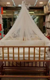 تخت کنار مادر معاوضه با ماشین شارژی کودک