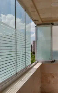 بالکن شیشه ای ریلی  وکابین دوش وتوری پلیسه ای