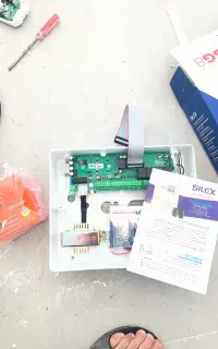 خدمات نصب و فروش سیستم امنیتی برق و لاینر