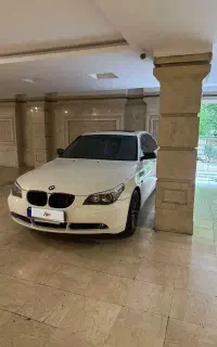 بی ام و 520i