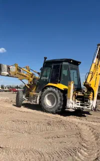 بیل بکهو ۲۲۰ T سنوپارس موتور پرکنز