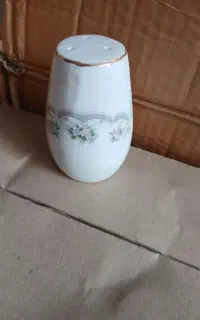 نمکدان چینی مرجان