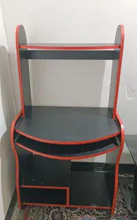میز کامپیوتر مدرن MDF با پایه چوبی