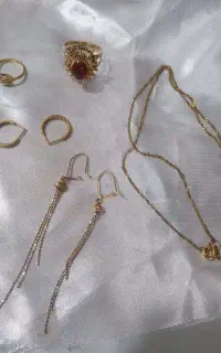 چندتکه طلا فروشی ۱۰۰ بالای تابلو