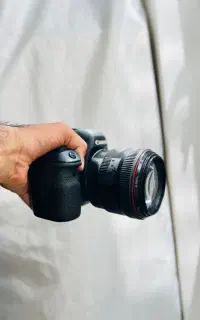 دوربین ۶دی مارک۲ با لنز ۸۵ اف۱.۲