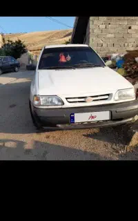 یک دستگاه خودروی سواری پراید