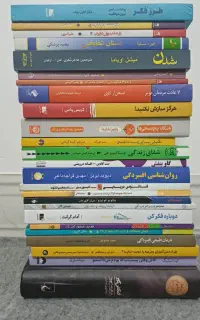 تعدادی کتاب رمان و توسعه فردی