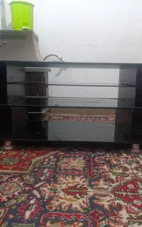میز تلویزیون شیشه ای بسیار زیبا