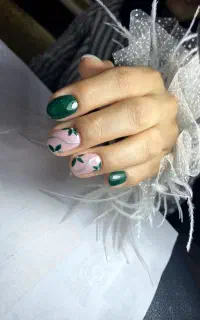 استخدام ناخنکار حرفه ای و  مژه کار