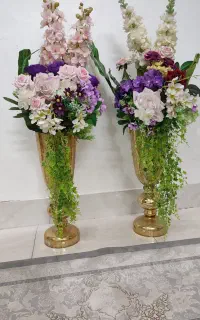 گلدان به همراه گل