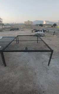 تخت فلزی