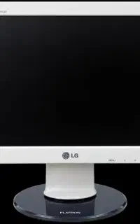 مانیتور ۱۵ اینچ LG سالم و اقتصادی
