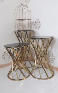 میز کنار سالنی