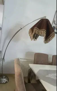 آباژور ایستاده