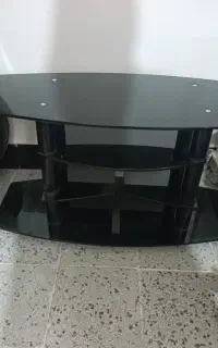 میزتلویزیون شیشه ای تمیز باشت