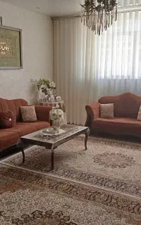 یک دست مبل هفت نفره  و   میز غذا خوری چهار نفره