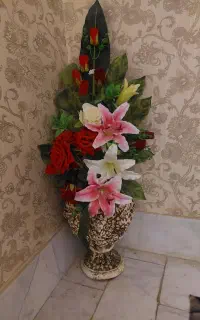 گل و گلدان مصنوعی بسیار زیبا و سالم