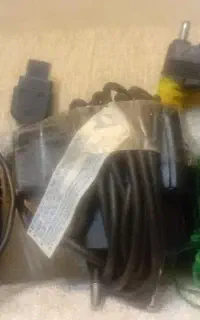 تعدادی شارژر موبایل وسیم رابط،