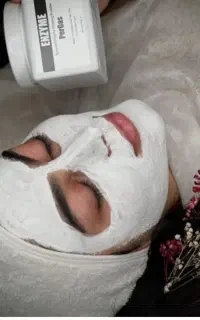 پاکسازی صورت به همراه اصلاح درما