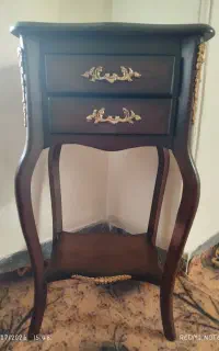 زیر تلفن میز‌