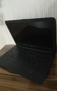 لپ‌تاپ HP Pavilion 15 بسیار تمیز و سالم شارژر اصلی