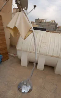 آباژور ایستاده