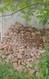 ۲۰۰۰ عدد آجر پشت کار