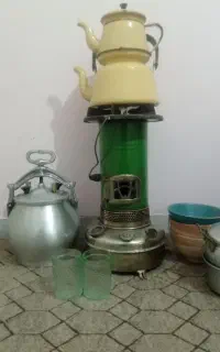 چراغ والور نفتی قدیمی برنزی و کتری لعابی و زودپز
