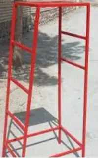 چهار پایه آهنی
