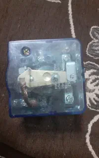 رله بزرگ قوی .ودستگاه جوجه