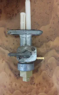شیربنزین موتور باجاج 125 چهاردنده