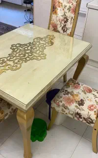میز و صندلی