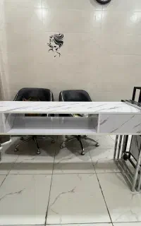 میز ناخن و صندلی انتظار