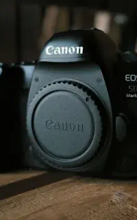 دوربین Canon 5D mark IV